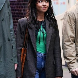 Pitch Perfect Bumper In Berlin Sarah Hyland Blazer